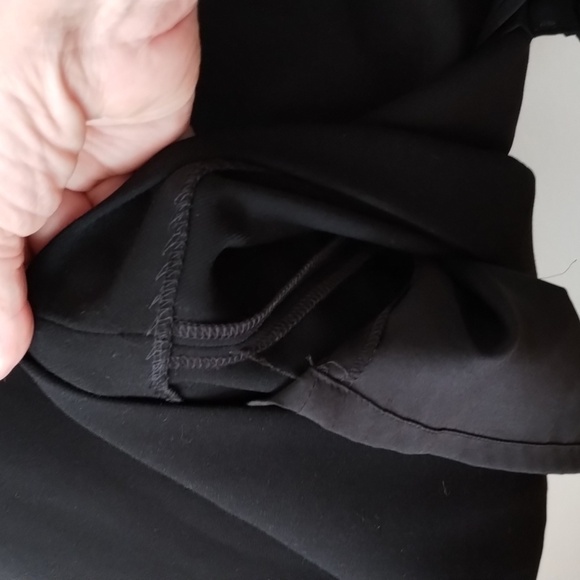Tahari black long sleeve dress Sz 8 Beautiful design, long expose zipper in back - Picture 4 of 15